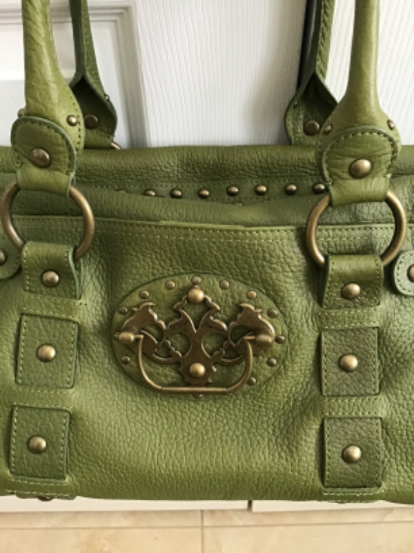 BETSEY JOHNSON olive green pebble leather handbag in Other in Ottawa - Image 3