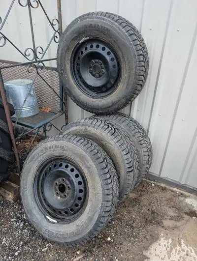 Sailum Ice Blazer set of 4 winter tires 235/70 R16 5x108 bolt pattern excellent condition, no plugs...