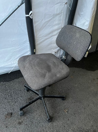 Gratuit/Free Garage or computer chair / chaise de bureau garage