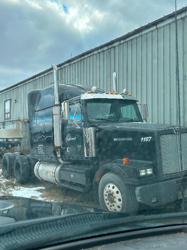 2004 western star 4900 in Other in Sault Ste. Marie - Image 2