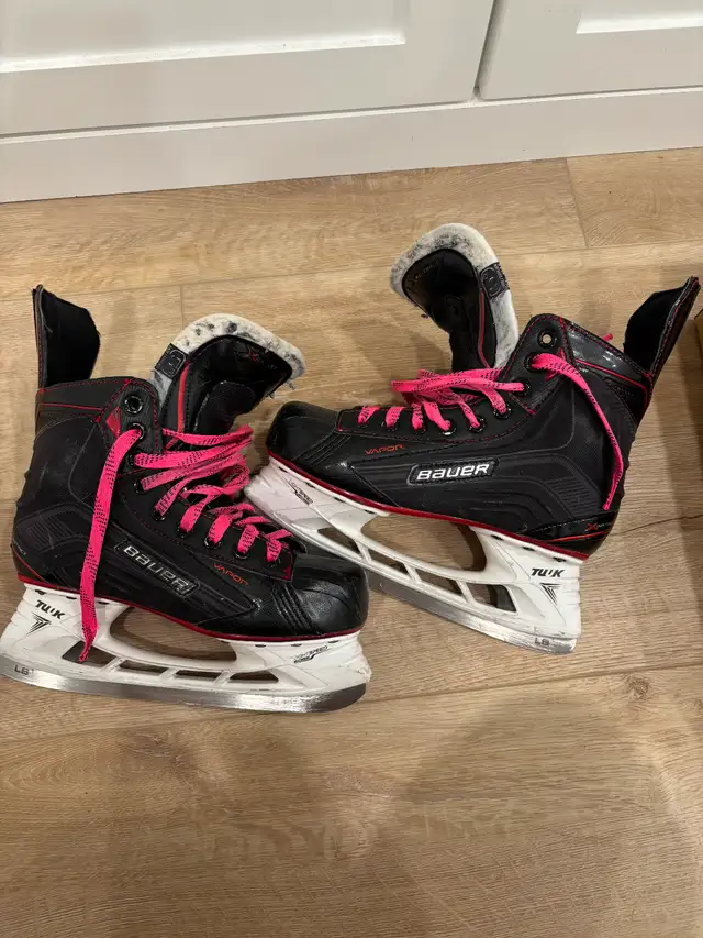 Hockey skates for kids in Hockey in Markham / York Region - Image 3