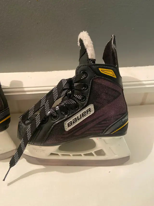 Kids Ice Hockey Skates size 9 size 10 in Skates & Blades in Guelph - Image 7