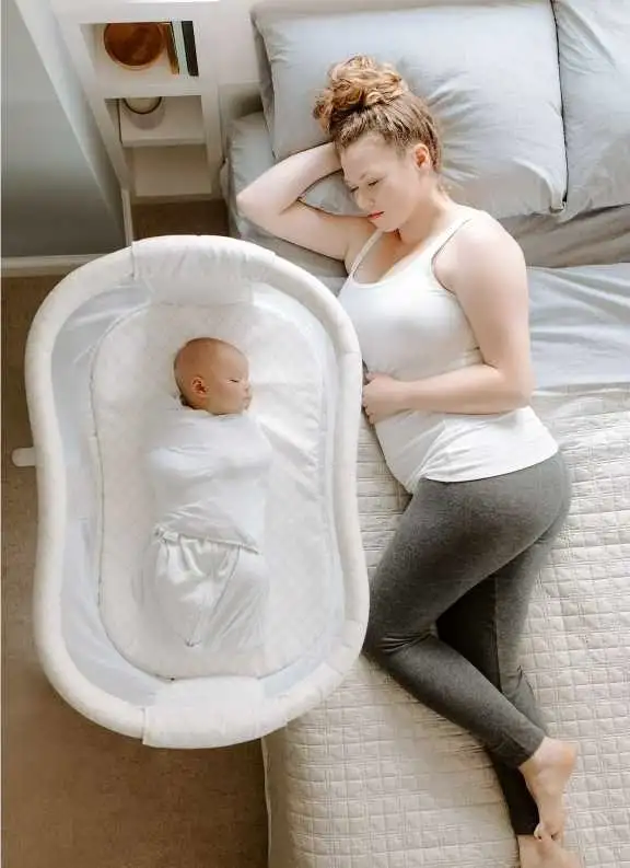 Baby Halo Swivel Bassinet in Cribs in Trenton - Image 4