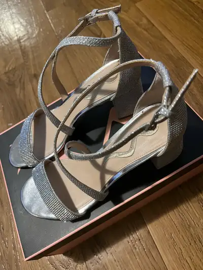 Sparkling heals, View more