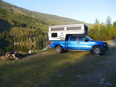 Camper: 2017 Palomino Real Lite popup truck camper (model 1604). Electric roof lift. Very comfortabl...