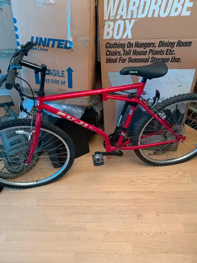 neuf BICYCLETTE DE MONTAGNE FUJI MARLBORO. MOUNTAI BIKE NEW, View more