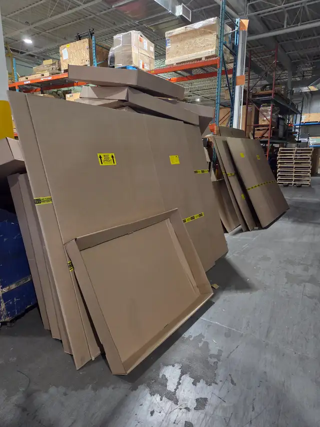 Pallets skids pallet skid indoor dry stored wood plastic COMe IN in Other in Mississauga / Peel Region - Image 8