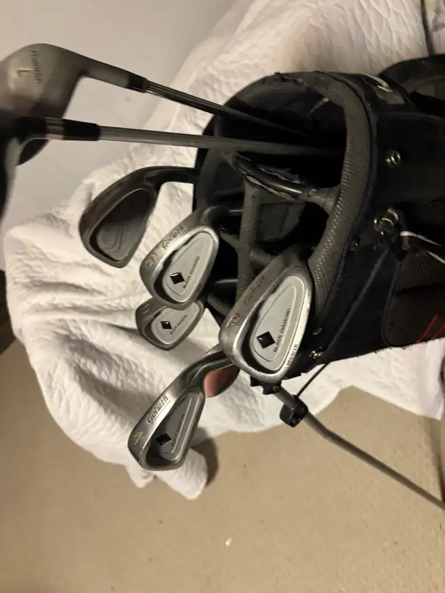 women’s right Goliath golf clubs and bag  in Golf in Guelph - Image 6