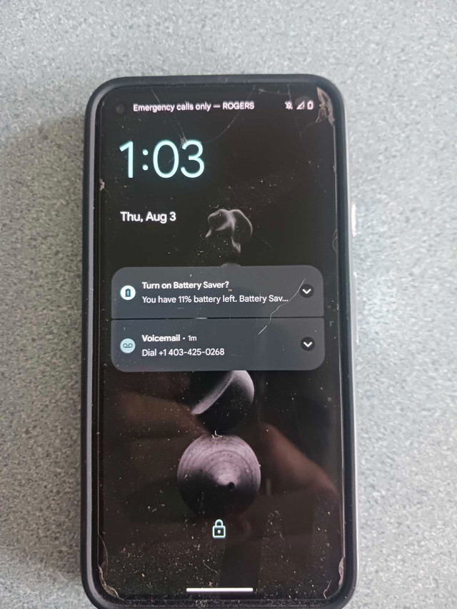 Google pixel 5 (slight screen damage) dans Téléphones cellulaires  à Moncton