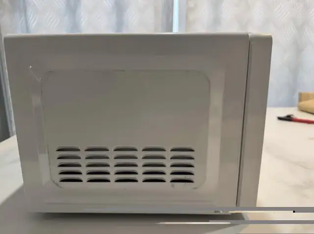 Hamilton Beach 0.7 cu. ft. 700W Compact Microwave – White in Microwaves & Cookers in City of Toronto - Image 7
