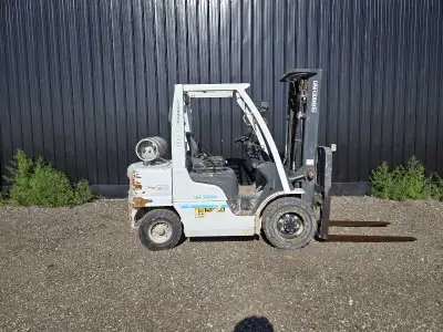 2018 Unicarrier (Nissan) mug1f2a30dv, 6000lb, 3995 hours, triple mast, side shift, duel fuel source...