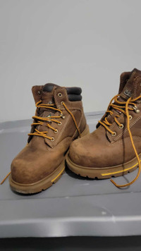 Dakota 9.5 wide steel toe boots