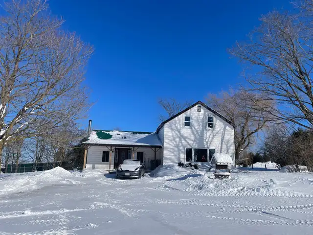 ROOM AVAILABLE ON HORSR HOBBY FARM