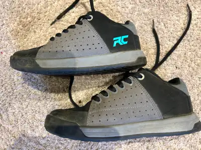 Mountain bike shoes, View more