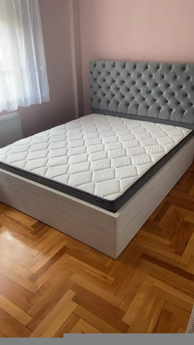 Cadre de lit à vendre (simple, double, queen, king) in Beds & Mattresses in City of Montréal - Image 3