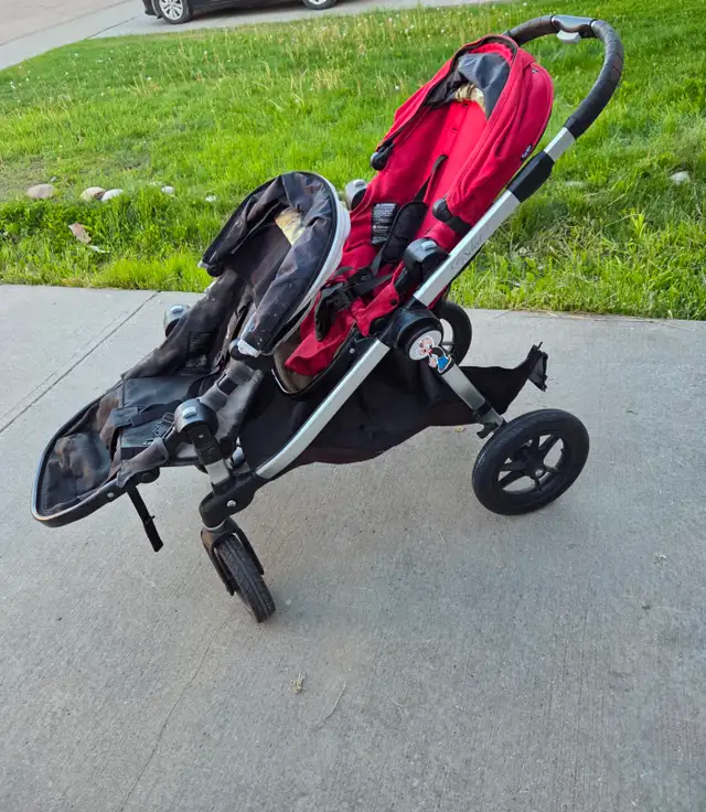 Double stroller in Strollers, Carriers & Car Seats in Edmonton - Image 4