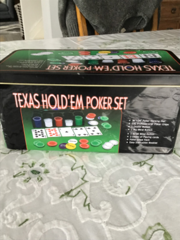 Poker Set Texas Hold’Em .. New & REDUCED in Toys & Games in Belleville - Image 3