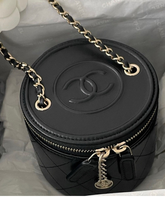 CHANEL round mini vanity with chain in Women's - Bags & Wallets in City of Toronto