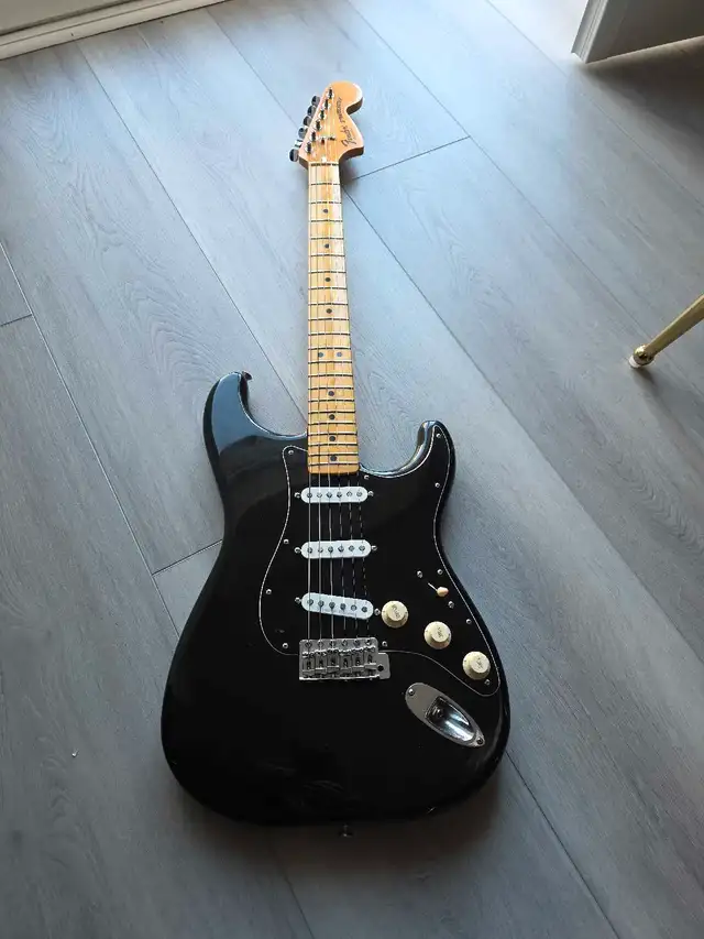 1979 Fender Stratocaster in Guitars in Oakville / Halton Region - Image 10