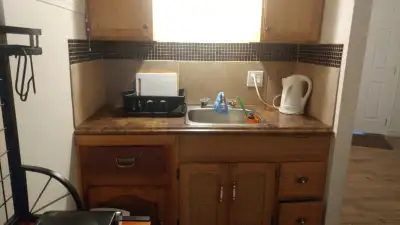 JARVIS ST. NEAR BIKE PATH – **FULLY FURNISHED COZY 1 BEDROOM w/ WIFI **$1,250.00 - April 01st **1 PE...