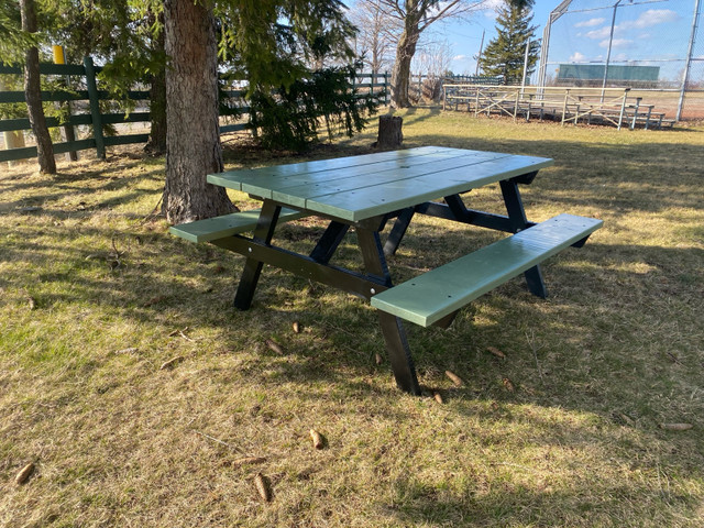 Picnic table 6ft long, table in Other Tables in Markham / York Region - Image 3