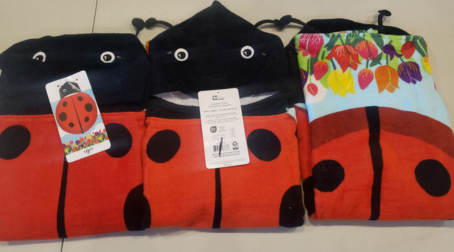 Kids Hooded Towels - Shark Ladybug Astronaut Dino - New in Bathwares in Markham / York Region - Image 7