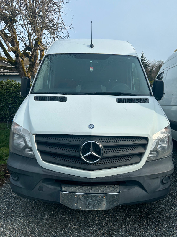 2014 Mercedes Sprinter 4 cyl in Cars & Trucks in Nanaimo - Image 3