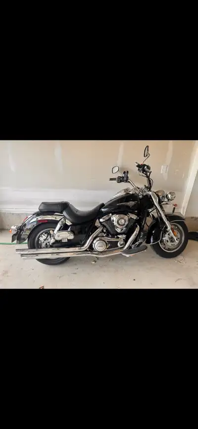 Up for sale is a meticulously cared-for Kawasaki Vulcan 1700 Classic. This bike is a head has been t...