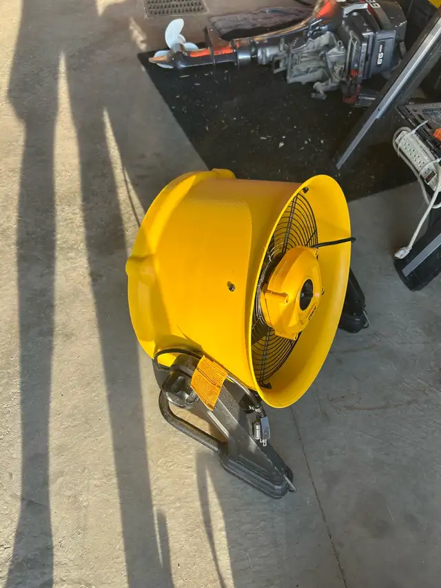 DeWalt fan in Power Tools in Grande Prairie - Image 2