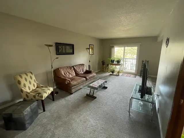 Private, Very Clean, Furnished, Upstairs bedroom - Varsity NW in Room Rentals & Roommates in Calgary - Image 4