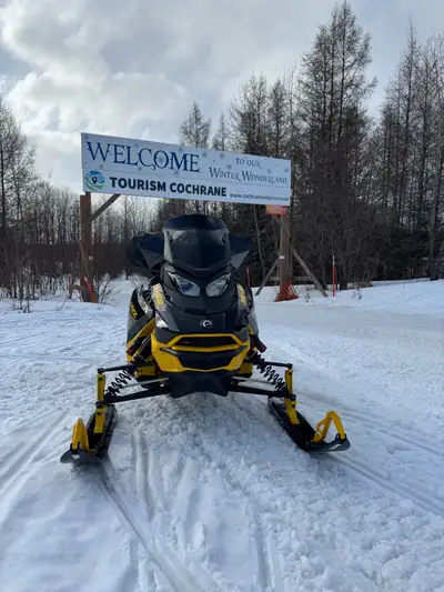 Selling my 2025 MXZ X-RS 850 with 137 track. smart shocks and 10.25” Touchscreen Display with BRP Co...