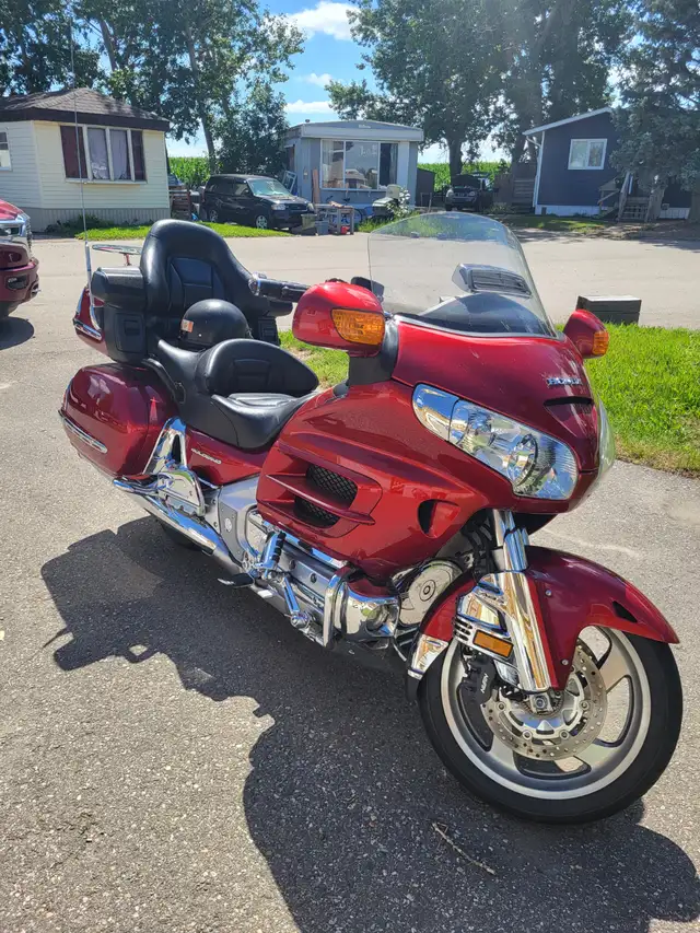2008 GL1800 Goldwing in Touring in Lethbridge - Image 2