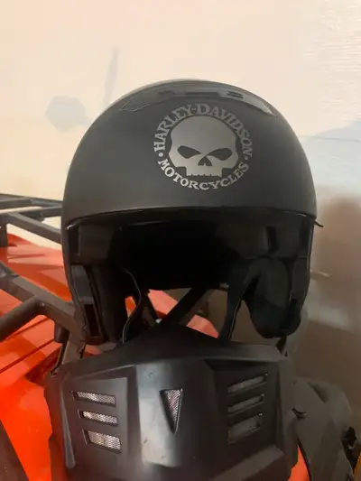 casque moto Harley 2 - in-1 porter qu’une seule foie neuf demande seulement 160$