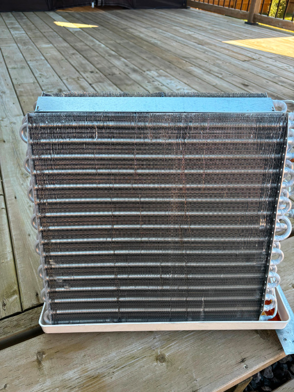 Standard-Efficiency Air Conditioner in Other in London - Image 2