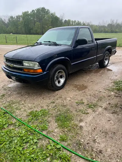 2000 Chevy s10 for sale it’s got around 319,xxx kms on it. 2.2 4 cylinder engine with a 5 speed tran...
