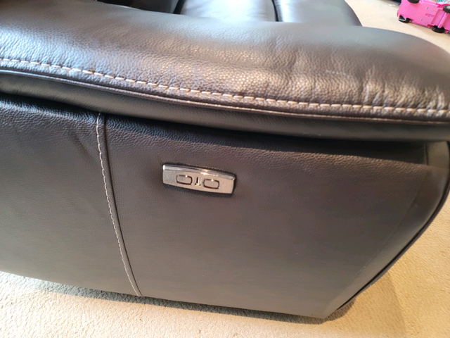 BRAND NEW LEATHER   SOFA SET WITH POWER  RECLINERS/HEADRESTS in Chairs & Recliners in Mississauga / Peel Region - Image 11
