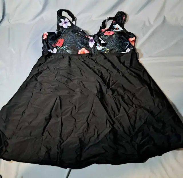 NEW Women's Black Tropical Tankini 2pc Swimsuit - Size 20W in Women's - Other in Edmonton - Image 6