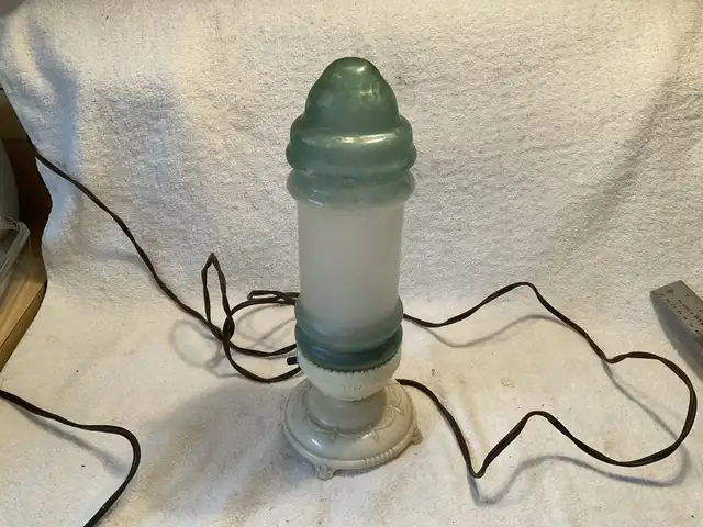 ART DECO  TORPEDO SKYSCRAPER  LAMP blue glass shade plastic base in Home Décor & Accents in Québec City - Image 2