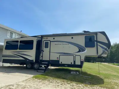 2019- Montana High Country 3lORE Always stored out of the weather, this trailer has not seen snow. M...