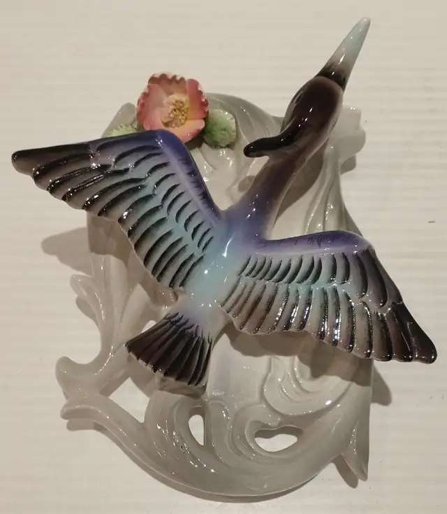 Wall pocket vase flying bird in Arts & Collectibles in Ottawa - Image 5