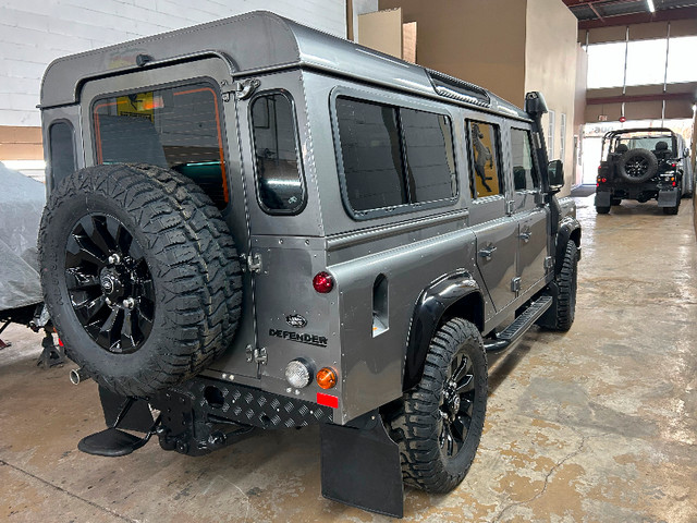 2007 Land Rover Defender 110 Puma 7 passenger dans Autos et camions  à Ville de Montréal - Image 2