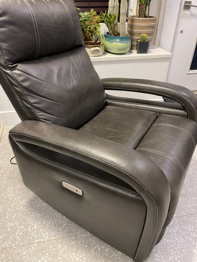 Charcoal leather power recliner  in Chairs & Recliners in Edmonton - Image 2