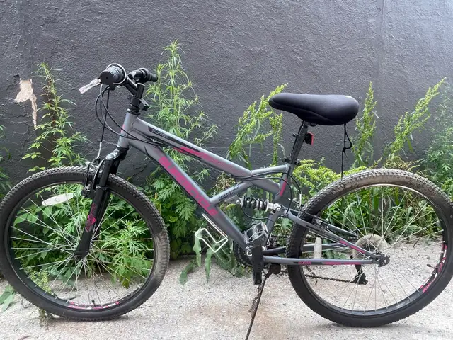 Velo super cycle de montagne  in Mountain in City of Montréal - Image 3