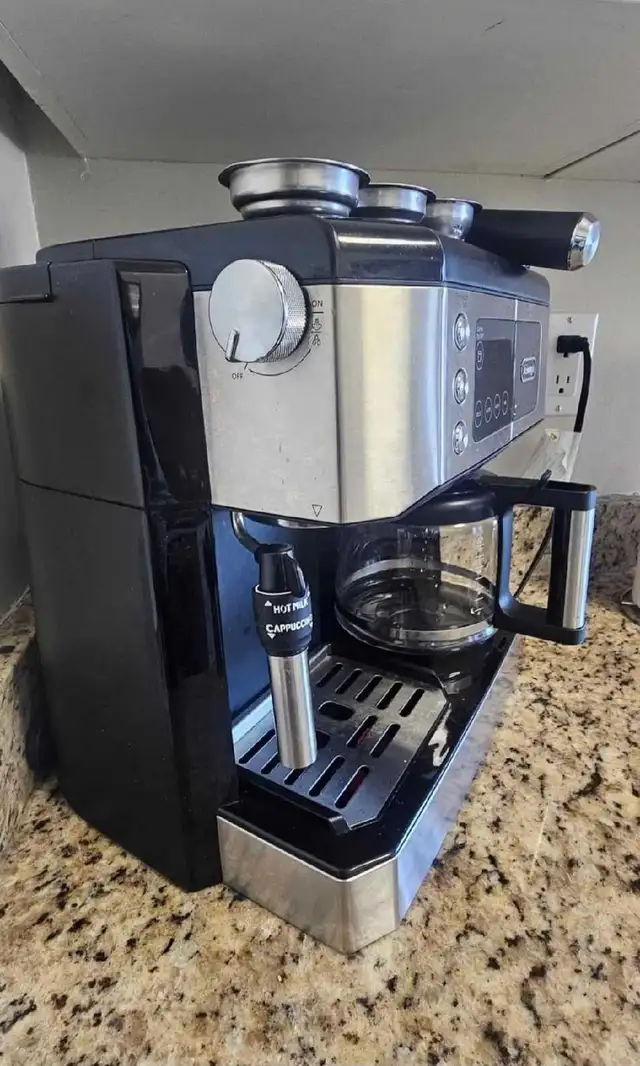 De'Longhi All-in-One Combination Coffee and Espresso Machine  in Coffee Makers in London - Image 3