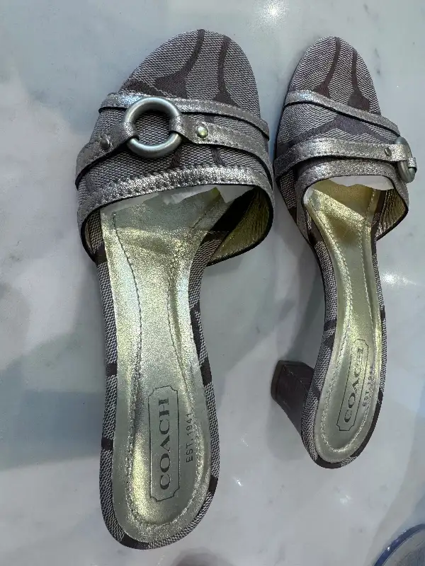 Women’s sandal in Women's - Shoes in City of Toronto - Image 3