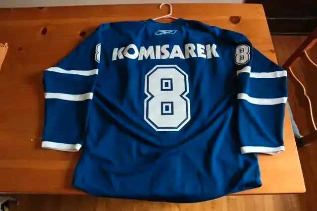 Toronto Maple leafs Reebok size 52 #8 Komisarek fight strap NHL dans Hommes  à Longueuil/Rive Sud