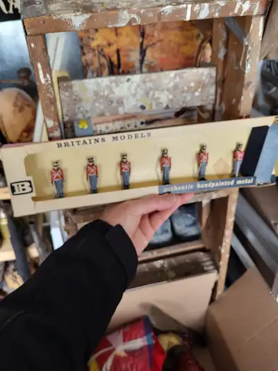 Britains Set Of 6 Hand Painted Metal Toy Soldiers made in England 1960