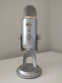 Blue Yeti Microphone  (Silver) with pop filter