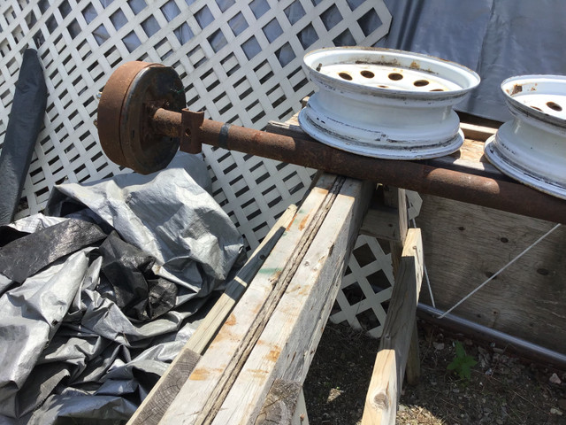 Trailer axle with rims and leaf springs. in Other Parts & Accessories in Sudbury - Image 2