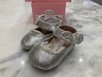 Baby Slipper Silver Sparkly Bow Size 0 NEW